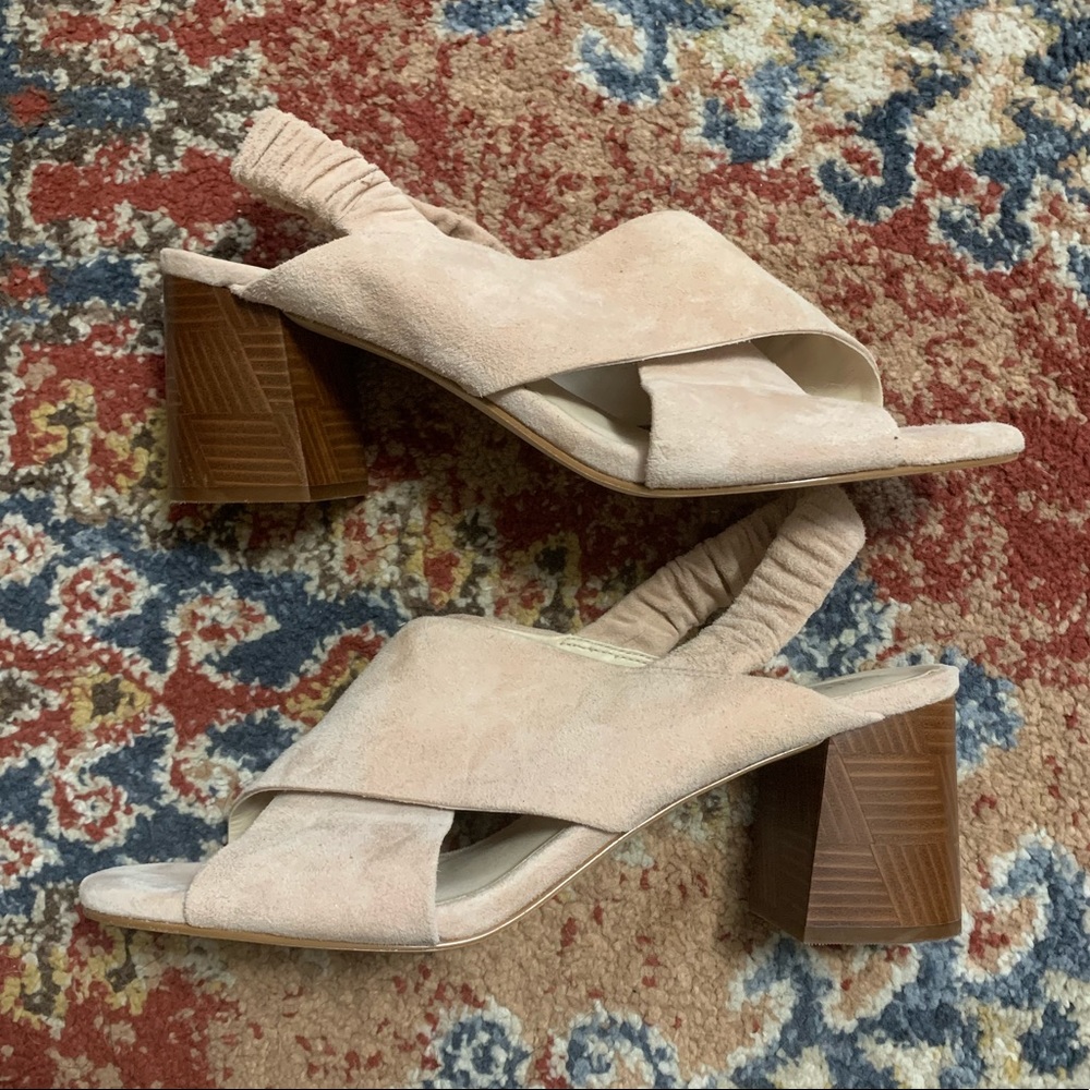 Never worn Cole Haan blush suede sandals with elastic heel strap.